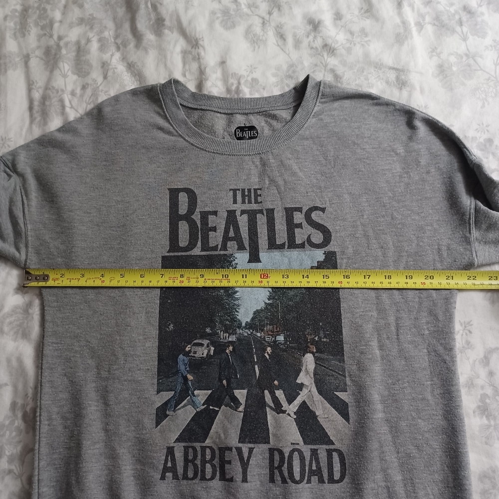 Beatles Abby Road Distressed Style Sweatshirt Medium Gray -Graphic Print - Picture 7 of 13